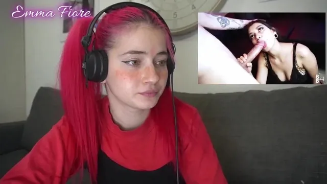 Adorable Teen Reacting To Amateur Porn (SHOCKING)