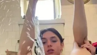 Hottie pissing