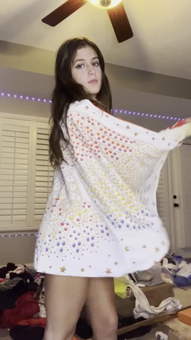 Jenny Popach Try On Haul From Her Bedroom
