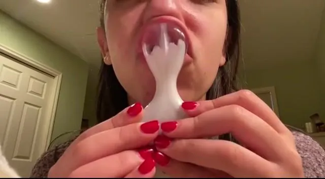 Laila ASMR Sensual Hairbrush BJ