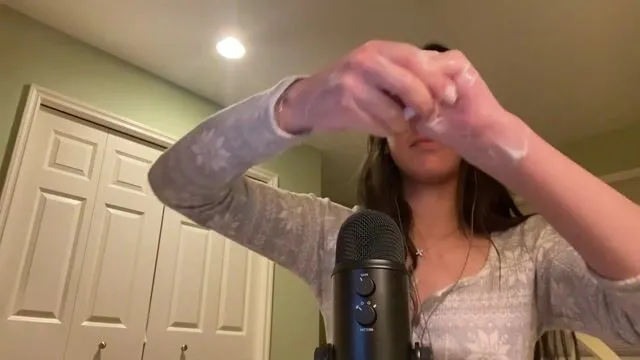 Laila ASMR sloopy hand lotion