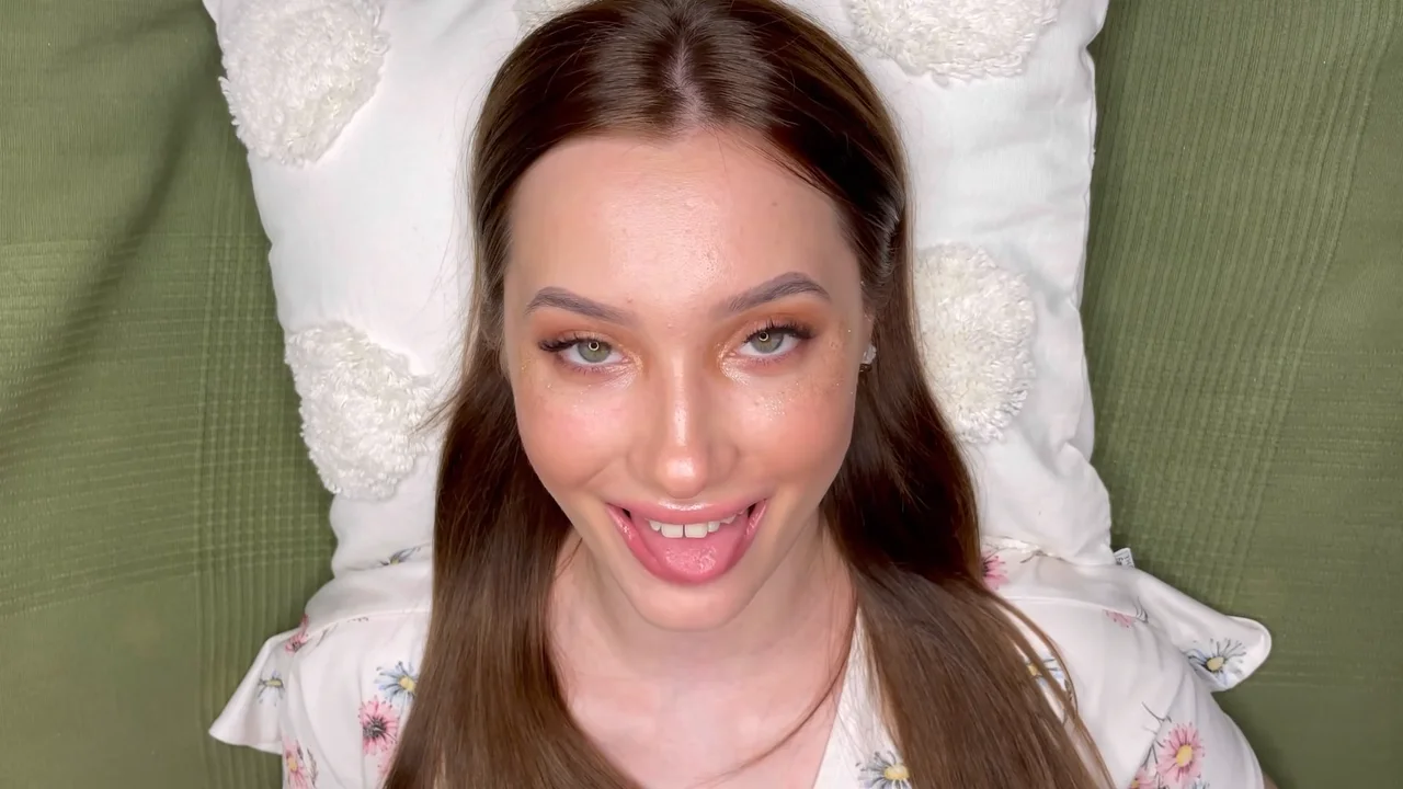 🍑 Lillian Vale ~ Cute Girl Eye Contact ASMR 2