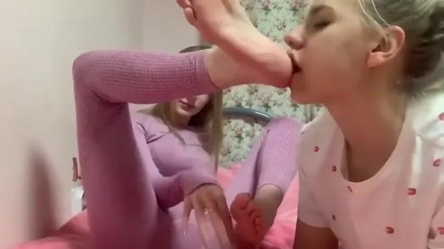 Russian Lesbian Foot Worship